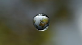 4K The World in a Drop Photo