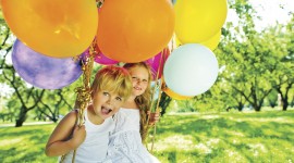 Children With Balloons Wallpaper