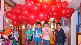 Children With Balloons Wallpaper Full HD