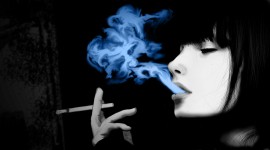 4K A Girl With A Cigarette Image Download