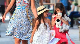 Suri Cruise Wallpaper For IPhone Download