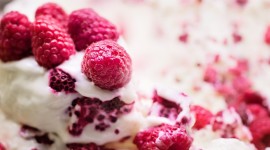Raspberry Cream Wallpaper