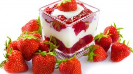 Strawberry With Cream Wallpaper