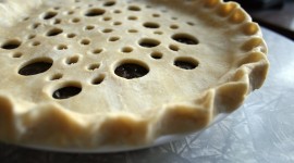 Pie With Raisins Wallpaper