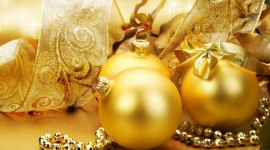 Gold Christmas Balls Wallpaper HQ