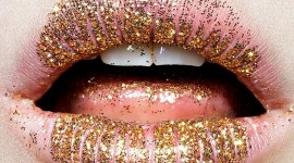 Golden Lips Desktop Wallpaper