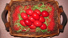Red Easter Eggs Desktop Wallpaper