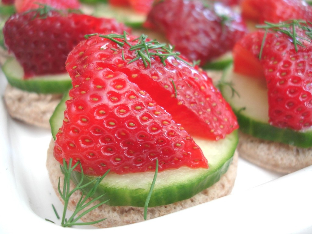 Sandwich With Strawberries wallpapers HD