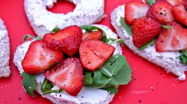 Sandwich With Strawberries Wallpaper