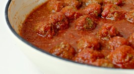 Meatballs In Tomato Sauce Desktop Wallpaper