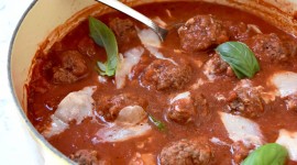 Meatballs In Tomato Sauce Wallpaper For IPhone 6
