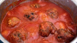 Meatballs In Tomato Sauce Wallpaper Free