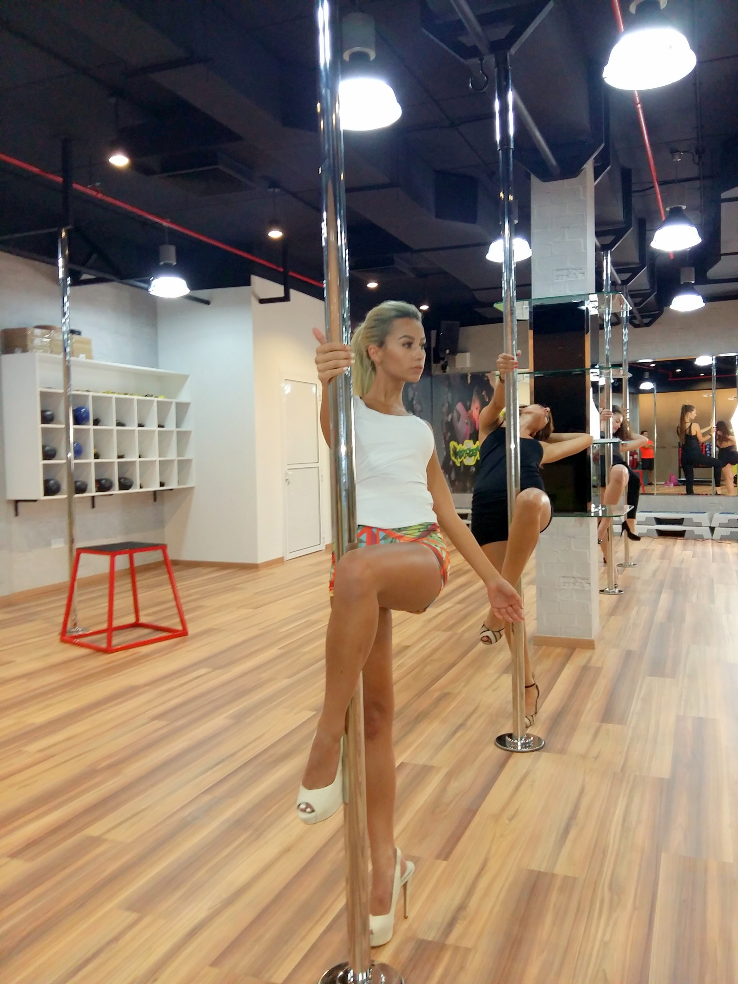 pole dance studio android wallpapers