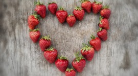 Strawberry Heart Wallpaper HQ