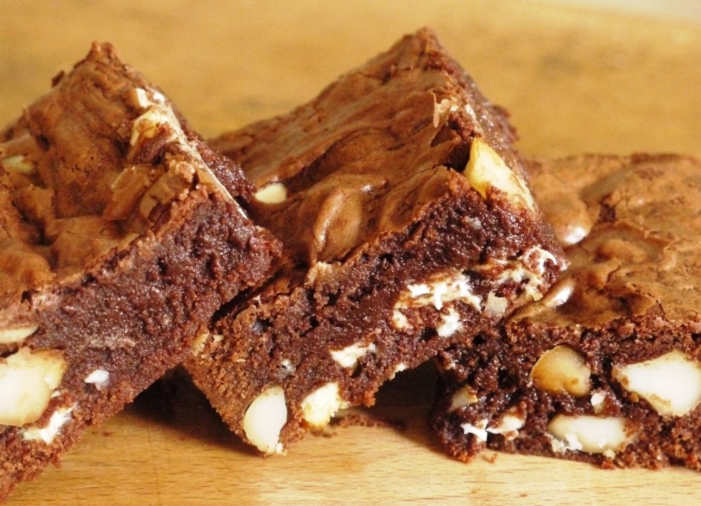 Brownie With Nuts wallpapers HD