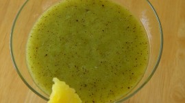 Kiwi And Pineapple Smoothie For IPhone#2