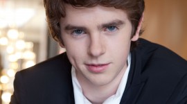 Freddie Highmore Wallpaper For IPhone 7