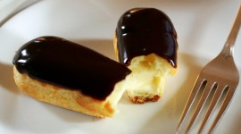 Eclair With Cream Wallpaper