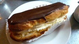 Eclair With Cream Wallpaper Background