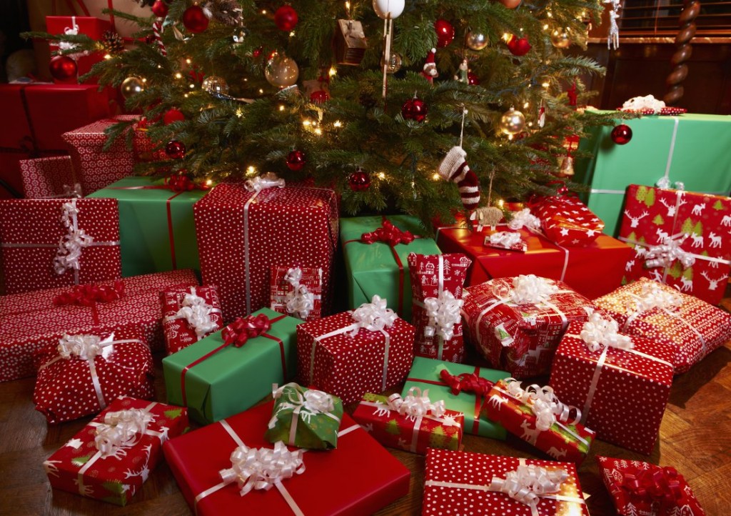 Gifts Under The Tree Tradition wallpapers HD