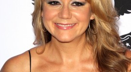Megyn Price Wallpaper For IPhone