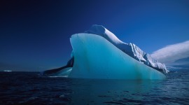 4K Iceberg Wallpaper Background