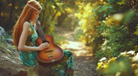 Girl With Guitar Photo Free