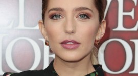 Jessica Rothe Wallpaper For IPhone