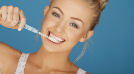 4K Brush Teeth Wallpaper Download