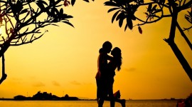 4K Couple Beach Sunset Desktop Wallpaper