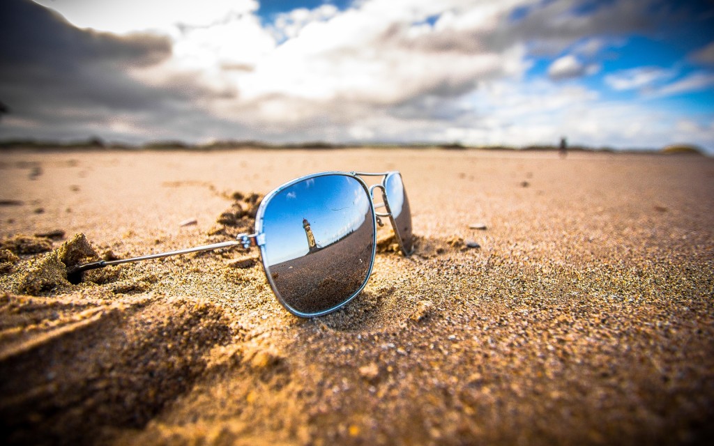 Glasses On Sand wallpapers HD