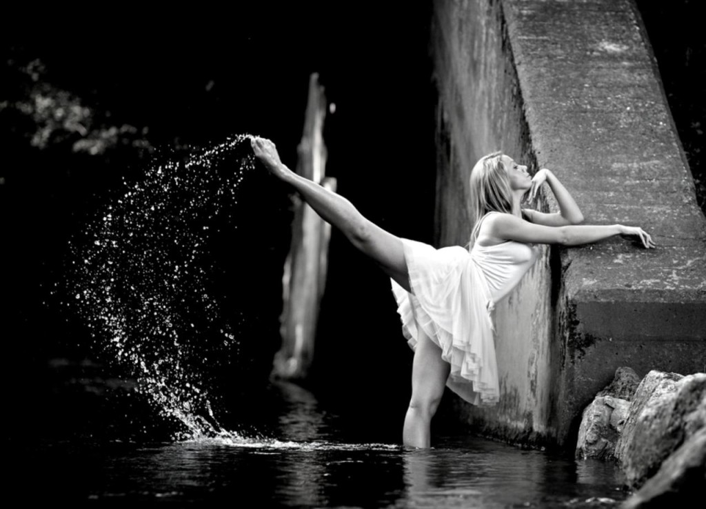 Dance In Water wallpapers HD