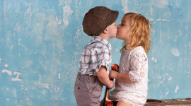 Children Kiss Photo Download