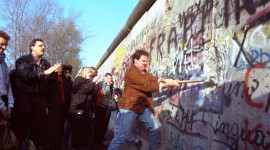 The Collapse Of The Berlin Wall High Quality Wallpaper