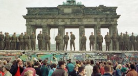 The Collapse Of The Berlin Wall Wallpaper Full HD