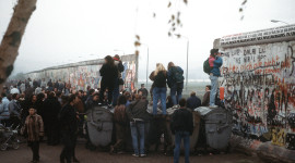 The Collapse Of The Berlin Wall Wallpaper HD