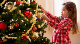 Children Decorate The Christmas Tree Full HD#2