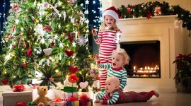 Children Decorate The Christmas Tree Wallpaper HQ