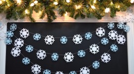 Snowflake Garland Wallpaper