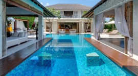 Villa With Pool Desktop Wallpaper HD
