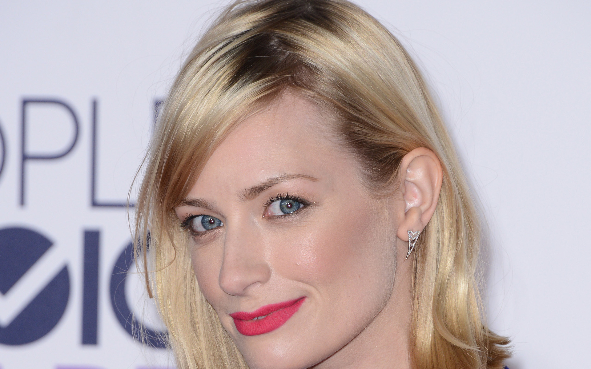 Beth Behrs wallpapers.