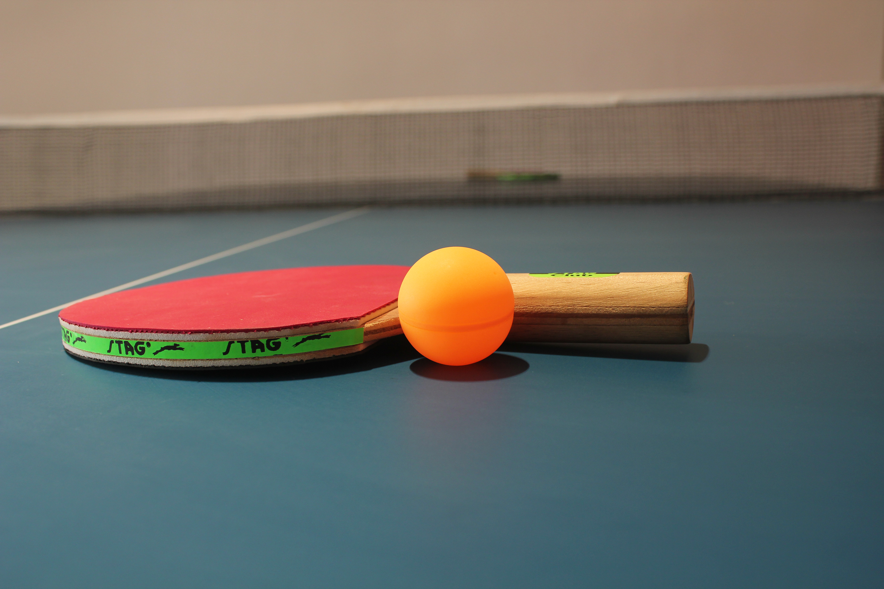 Чем отличается настольный теннис от пинг понга. Тейбл теннис. Настольный теннис. Пинг-понг. Ракетки для пинг понга игра.