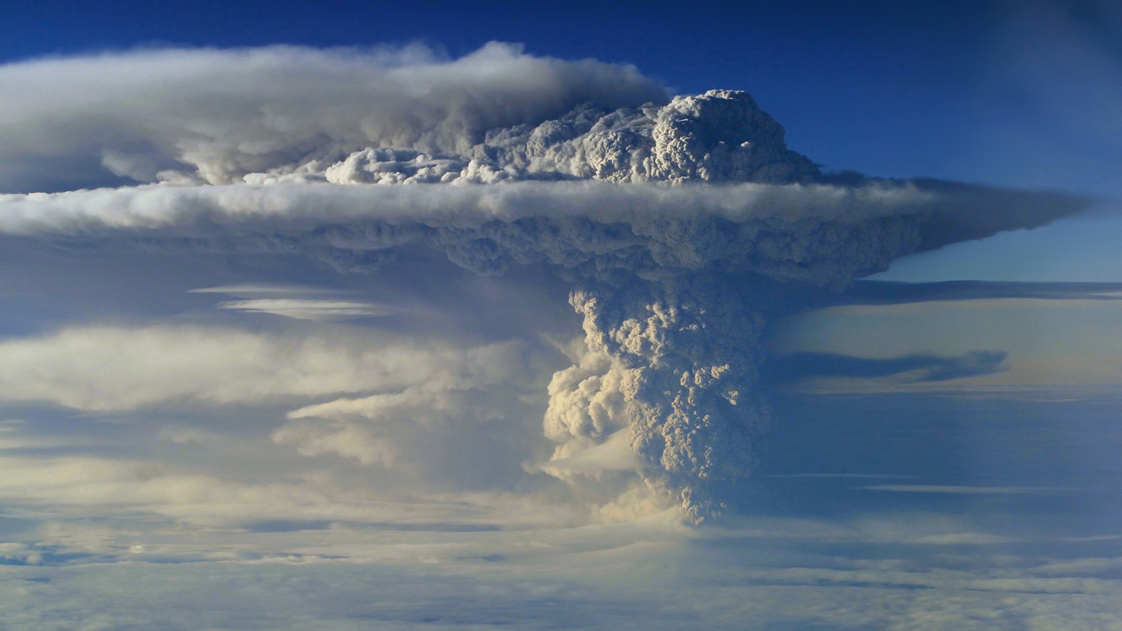 Высота облаков погода. Извержение вулкана в Чили Пуйеуэ. Вулкан Пуйеуэ Чили. Извержение вулкана Пуйеуэ 2011. Извержение вулкана Пуйеуэ в Чили 2011.
