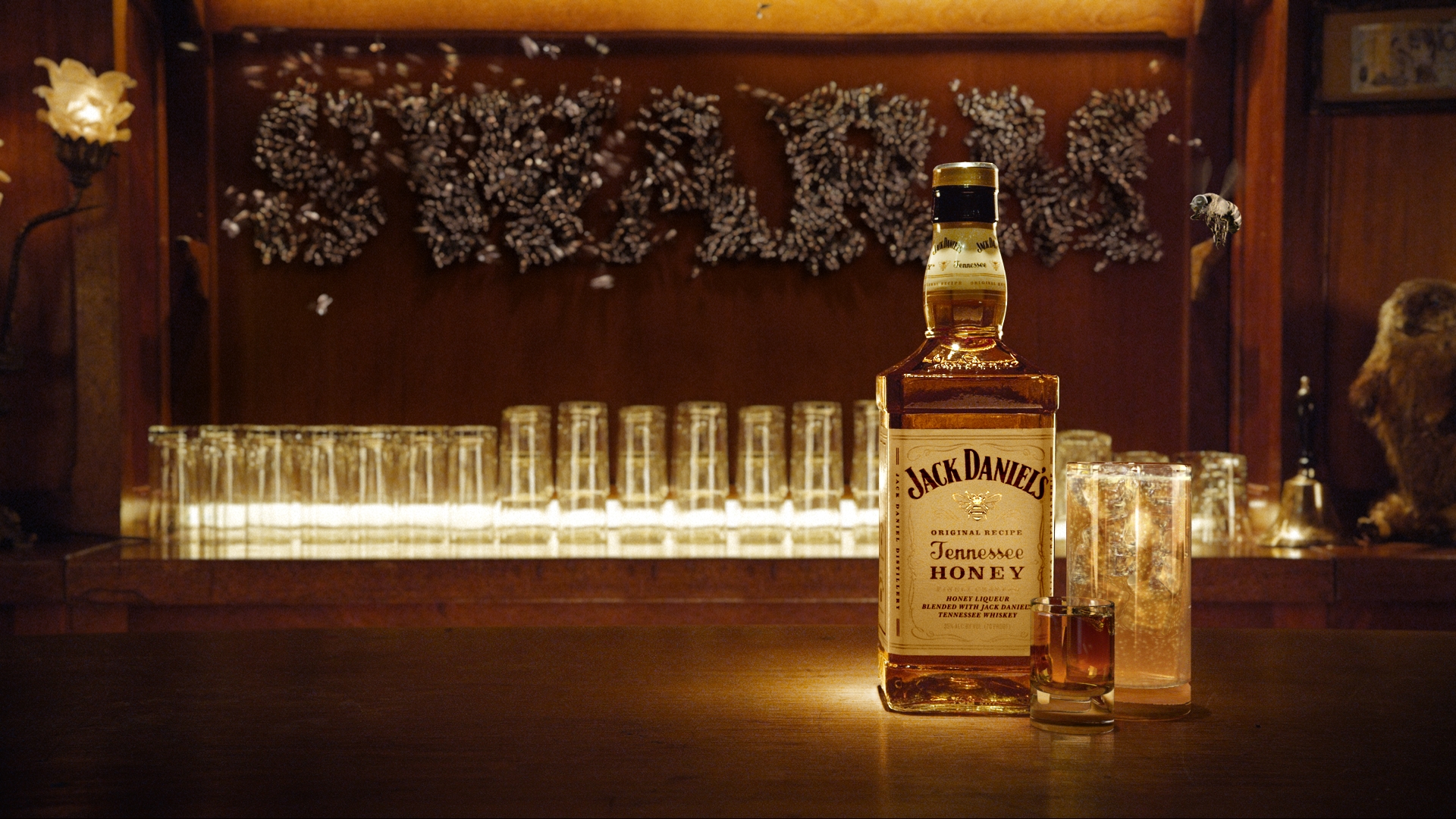 Я ждал тебя бутылок виски. Виски Джек Дэниэлс. Виски Джек Дэниэлс новогоднее. Джек Дэниэлс 4 виски. Виски Хани медовый.