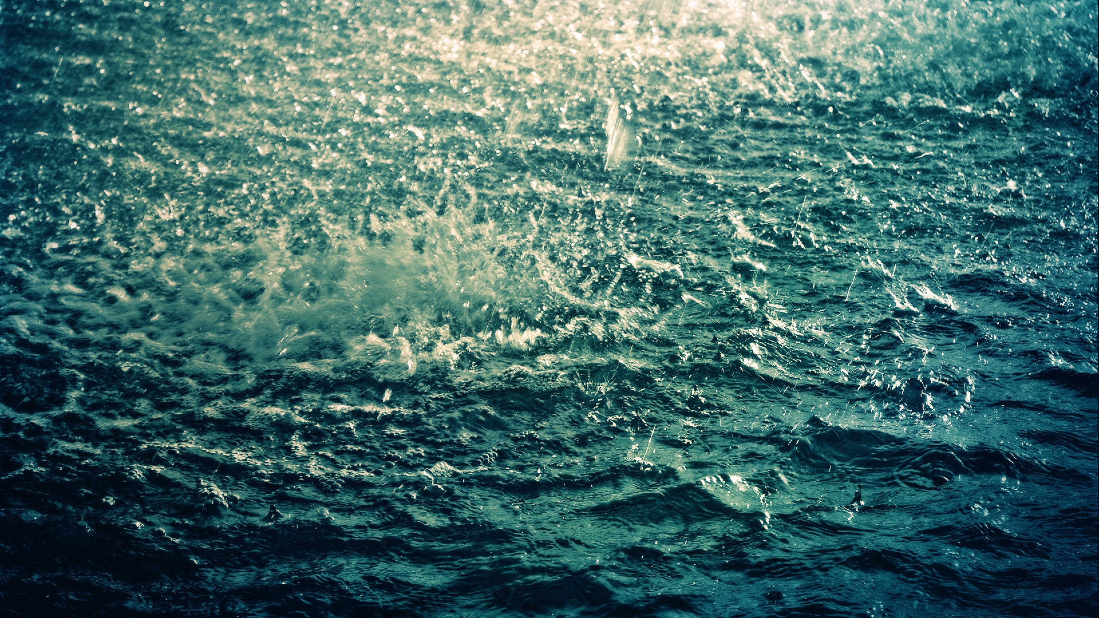 Волна бегущая по поверхности воды. Море волны вода. Эффект "воды". Вода обои. Дождь на море.