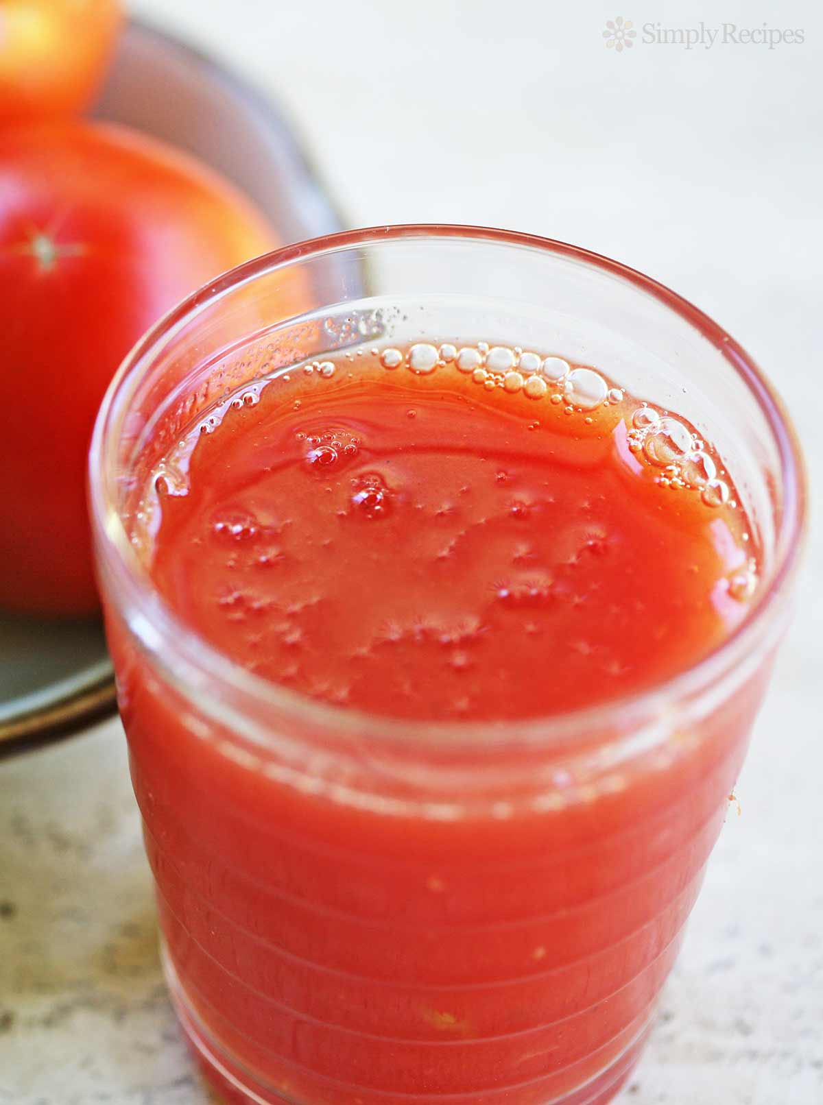 Простой рецепт сока из помидор. Artashat сок томатный. Томатный сок домашний. Помидорный сок. Густой томатный сок.