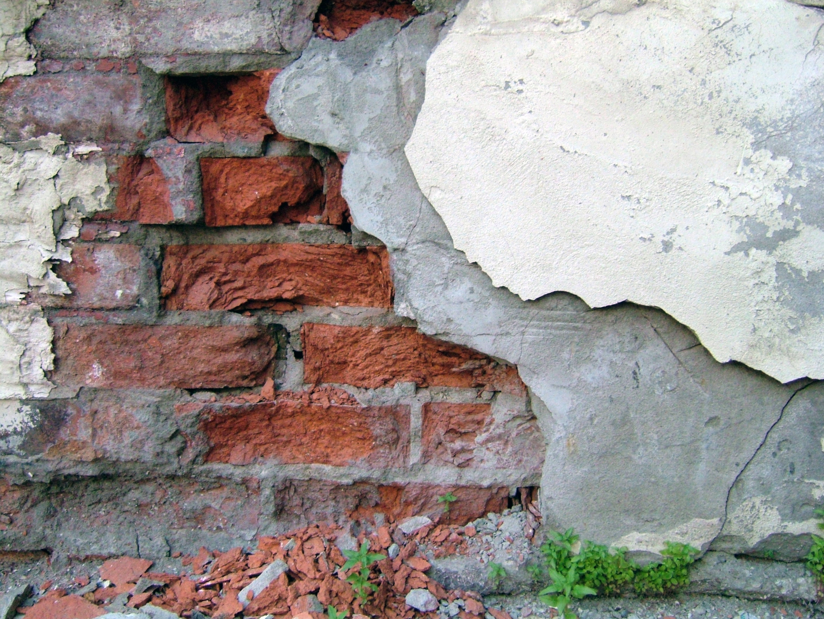 Разрушенный кирпич. Разрушенная стена. Разрушенная кирпичная стена. Кусок стены. Разрушенная кирпичная стенка.