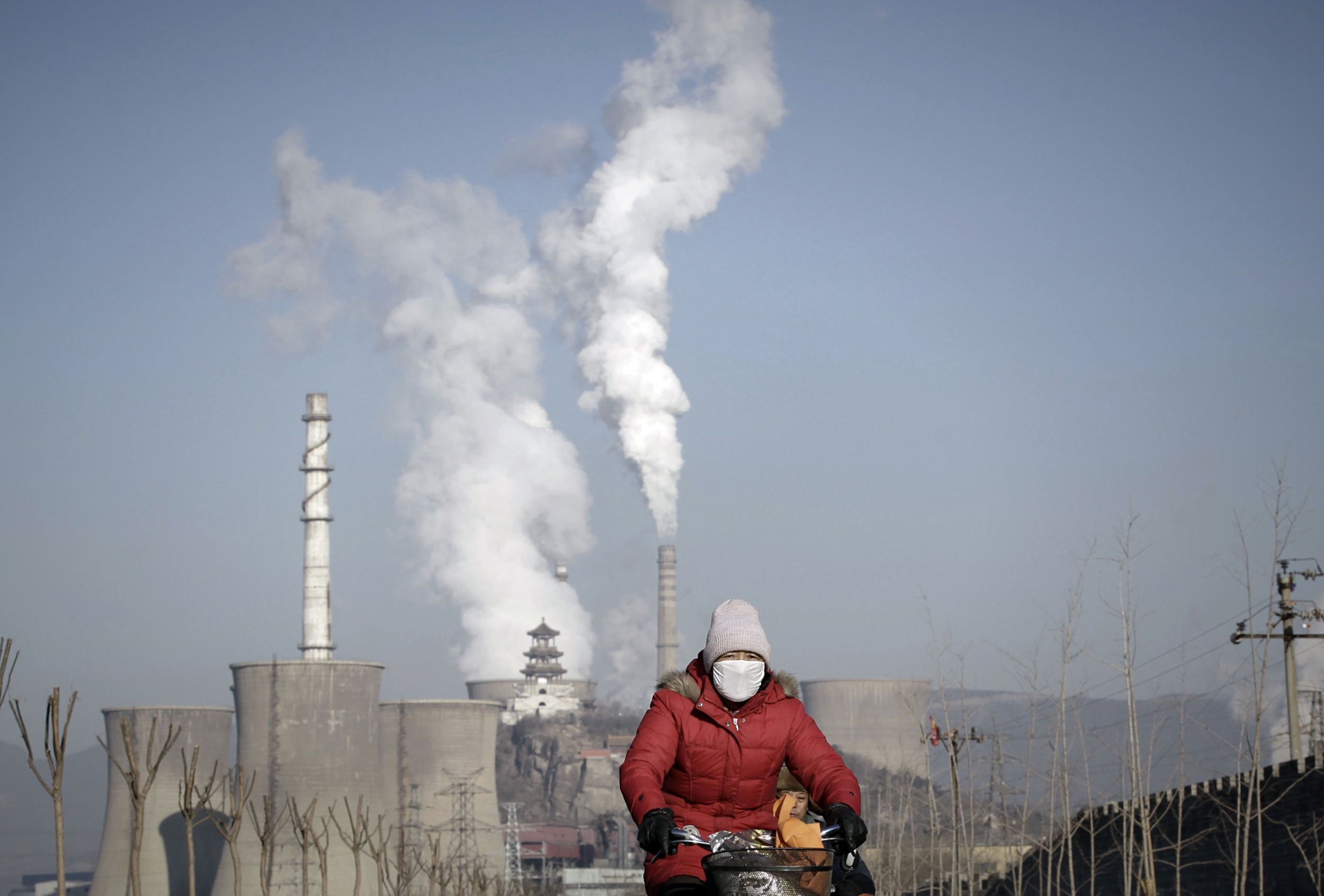 Газообразные люди. Борьба со смогом. Заводские трубы в Китае экология. Борьба со смогом в городе. Меры борьбы со смогом картинки.
