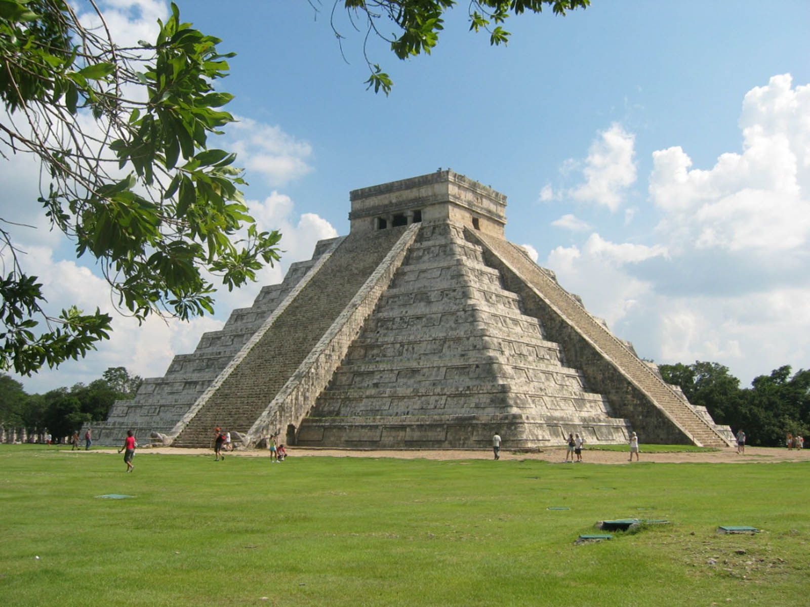 Пирамида Эль-Кастильо в Чичен-Ице