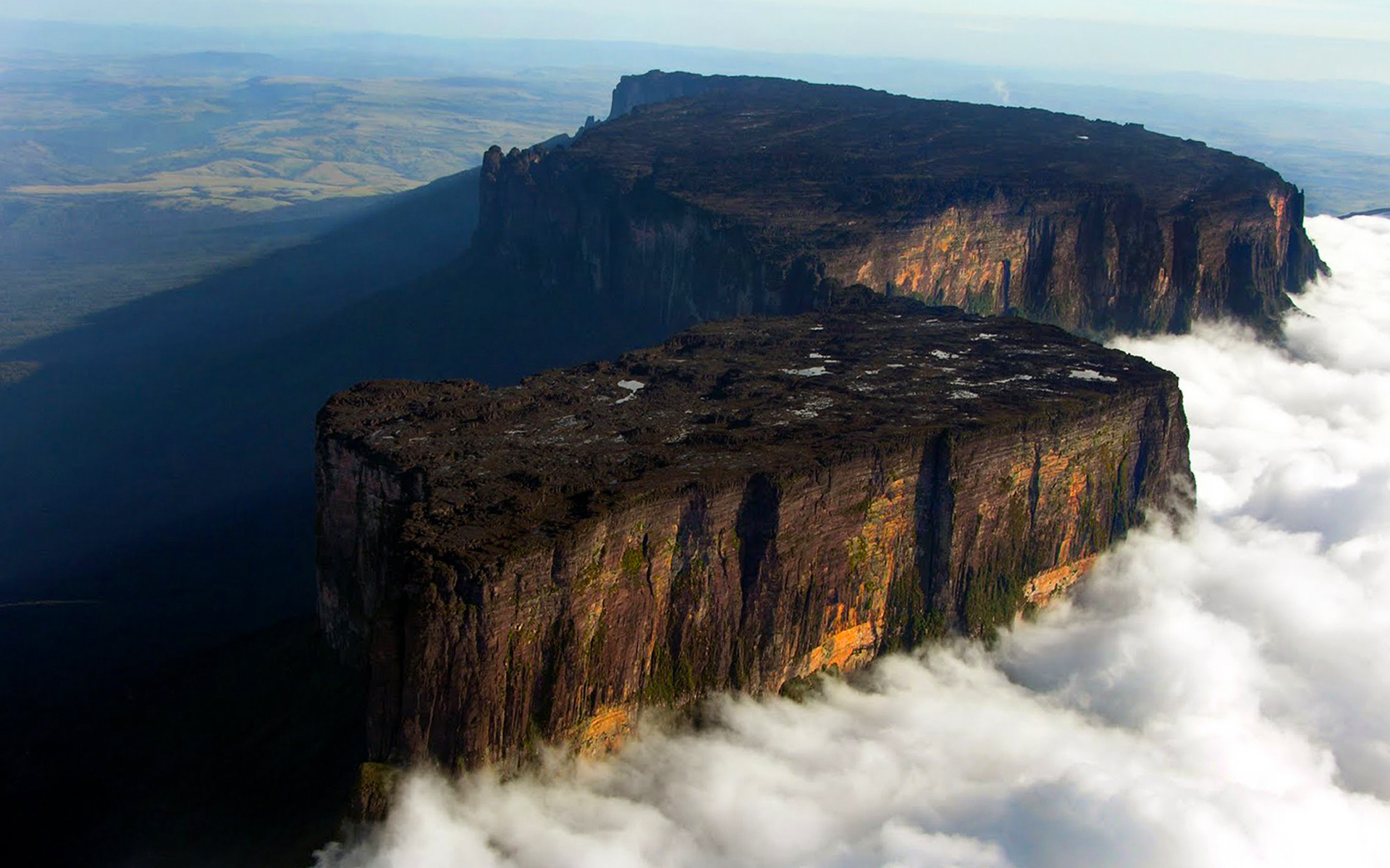 Существует ли место на земле где. Город Рорайма Венесуэла. Столовые горы Тепуи в Венесуэле. Столовые горы Рорайма Венесуэлы. Гора Рорайма, Южная Америка.